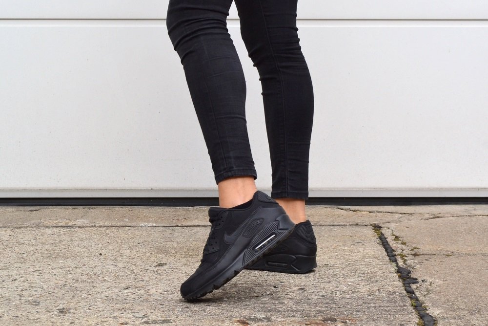 black nike air max outfit