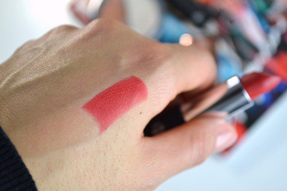 B. Intense Colour Lipstick Suki Swatch