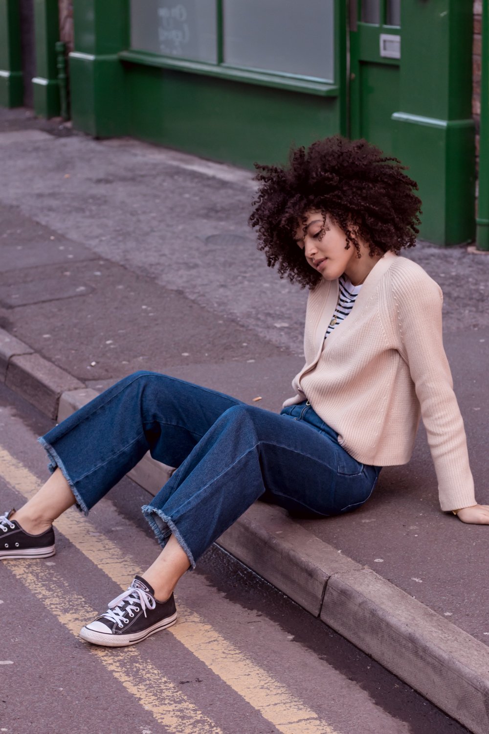 Womens black Converse and cropped denim jeans outfit