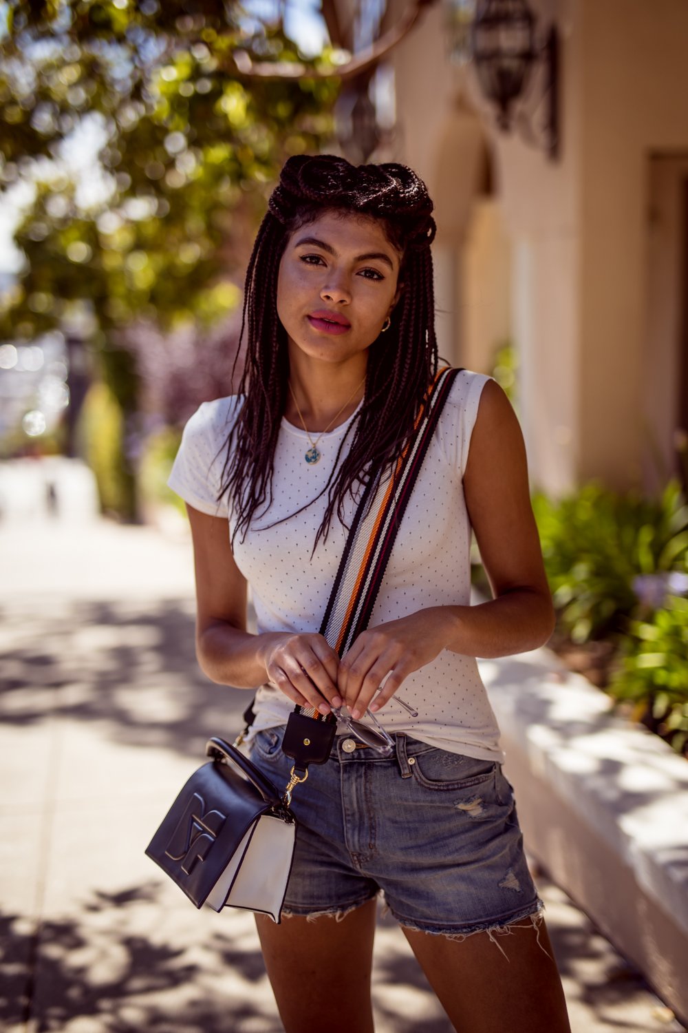 UK travel blogger fashion street style denim shorts and tee Samio