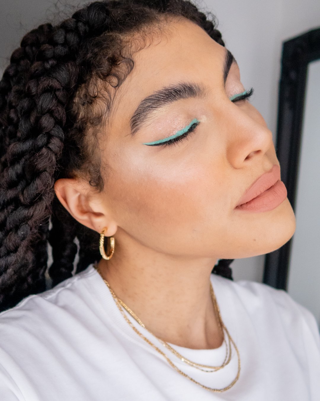 Samio green eye liner Huda Beauty Matte & Metal Shadows shade Minted