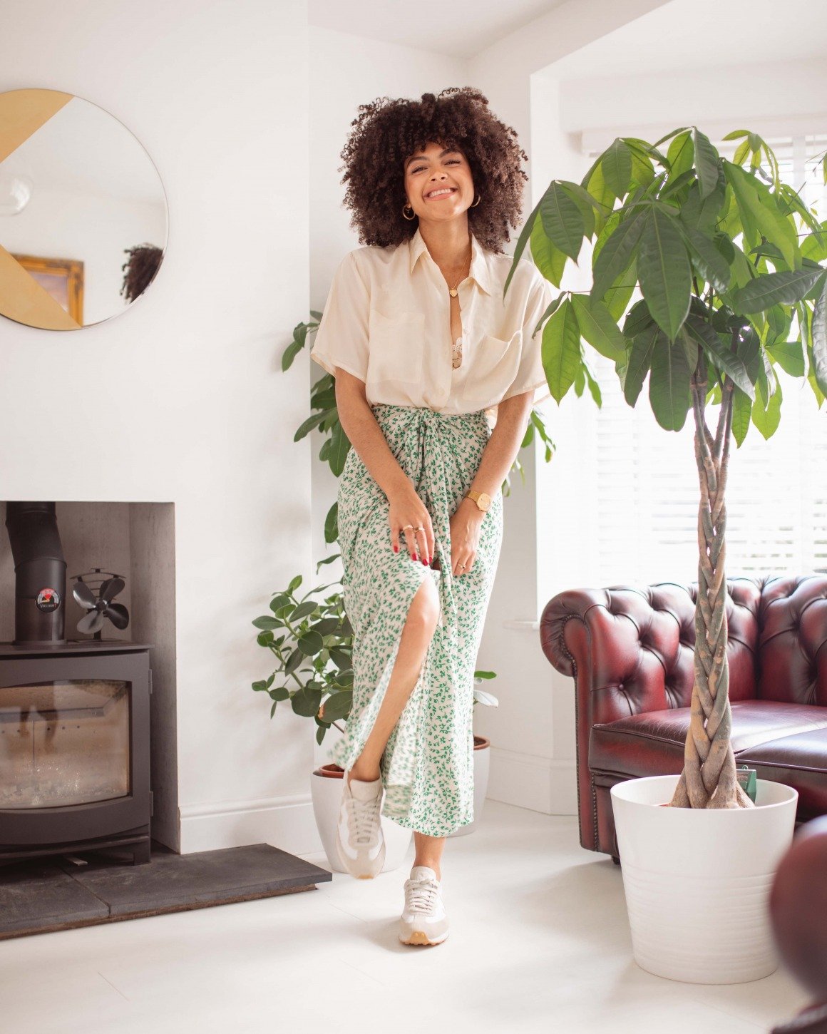 Samio green skirt beige blouse